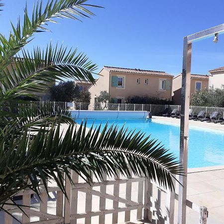 Appartement situé dans les Alpilles Mouries Esterno foto