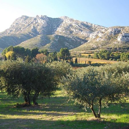 Appartement situé dans les Alpilles Mouries Esterno foto