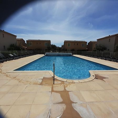 Appartement situé dans les Alpilles Mouries Esterno foto