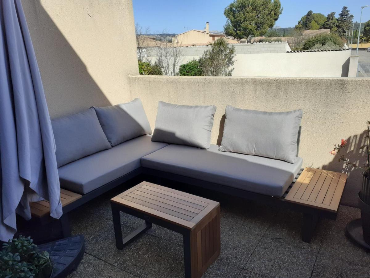 Appartement situé dans les Alpilles Mouries Esterno foto