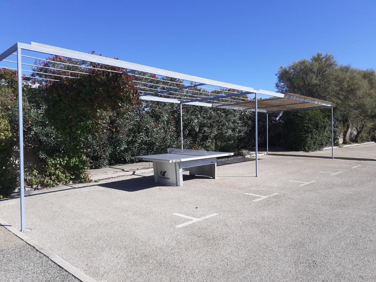 Appartement situé dans les Alpilles Mouries Esterno foto