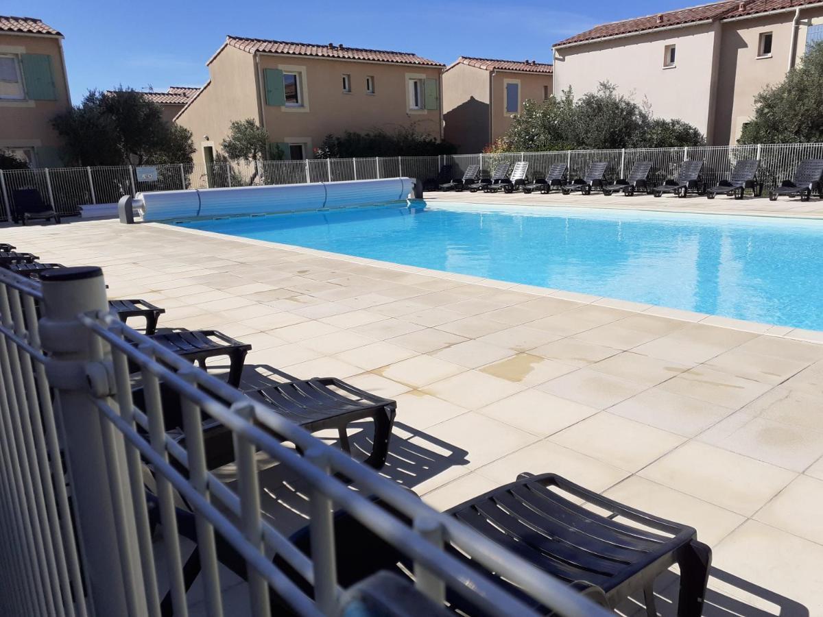 Appartement situé dans les Alpilles Mouries Esterno foto
