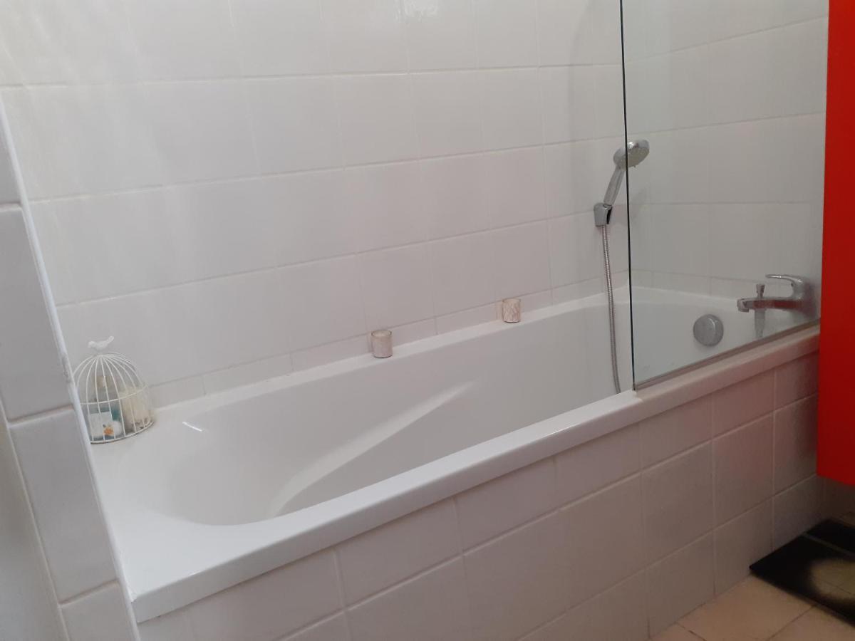 Appartement situé dans les Alpilles Mouries Esterno foto