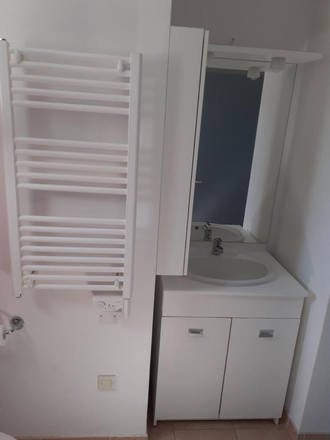 Appartement situé dans les Alpilles Mouries Esterno foto