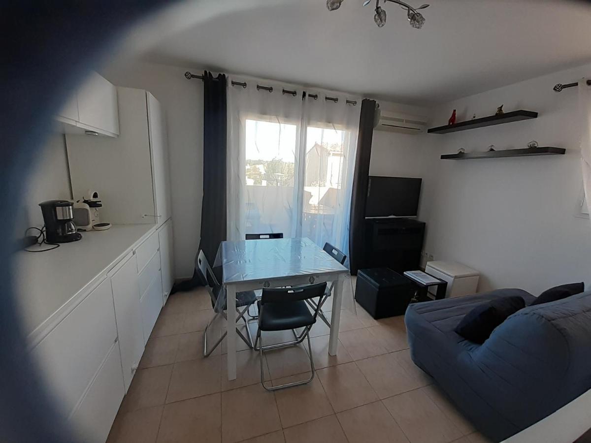 Appartement situé dans les Alpilles Mouries Esterno foto