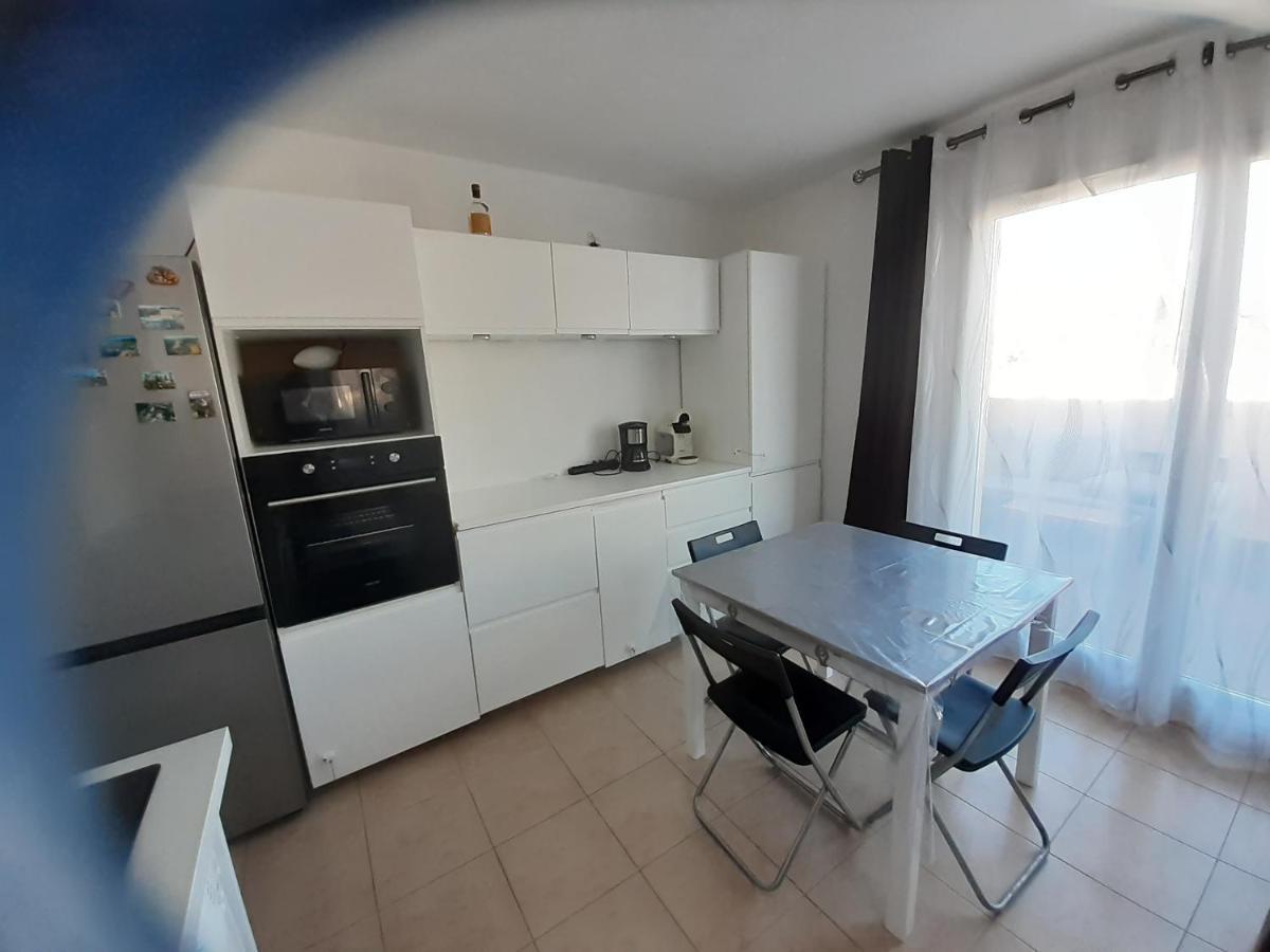 Appartement situé dans les Alpilles Mouries Esterno foto