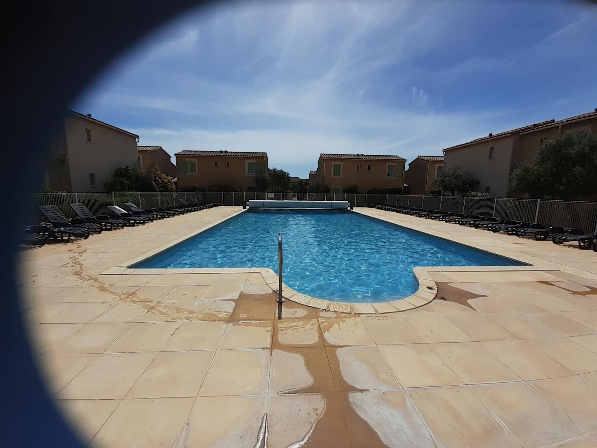 Appartement situé dans les Alpilles Mouries Esterno foto
